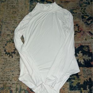 MANGOPOP WHITE BODY SUIT SWEATER